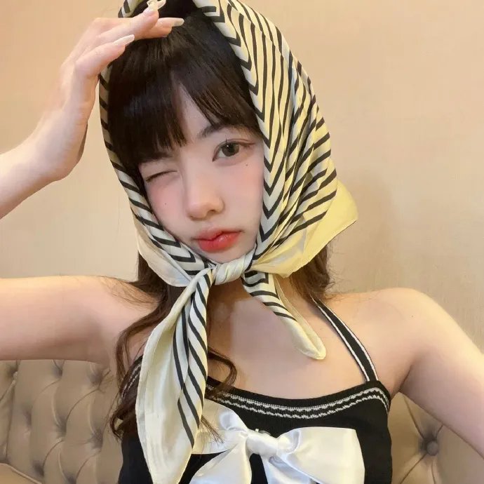 沙滩上的夏娃